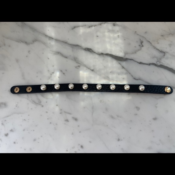 Leather and faux-pearl bracelet - Picture 2 of 6